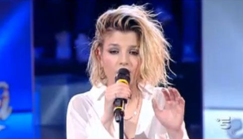 Amici 12, puntata del sabato: i concorrenti vs il pubblico parlante; Emma presenta il nuovo singolo Amami, i primi inediti preview