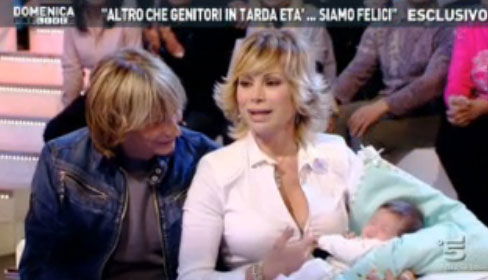 A Domenica Live tornano Carmen Russo, Enzo Paolo Turchi e la piccola Maria con il reality “tanto amato” – FOTO preview
