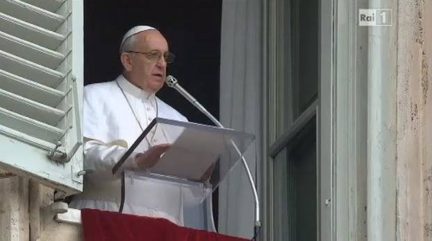Il primo Angelus di Papa Francesco: come cambia il modo di comunicare – VIDEO article-post