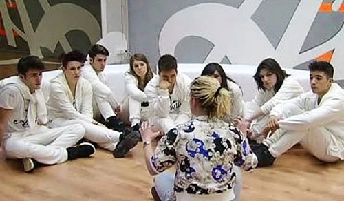 Amici 12, Emma Marrone carica la Squadra Bianca: “Stiamo insieme, fatichiamo insieme, crediamoci insieme” article-post