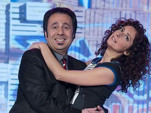 Zelig, stasera la nuova puntata in attesa dell’ultimo appuntamento con Marco Mengoni e una sorpresa con Bruno Arena article-post