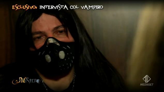 Mistero: i Real Vampire che bevono sangue umano – FOTO preview