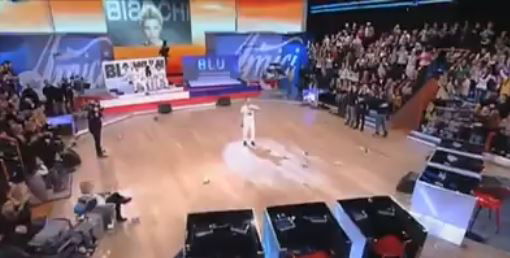 Amici 12, anticipazioni: Moreno, Angela, Ylenia e Verdiana cantano l’inedito. Emma si esibisce con Amami, ospite Federica Camba preview