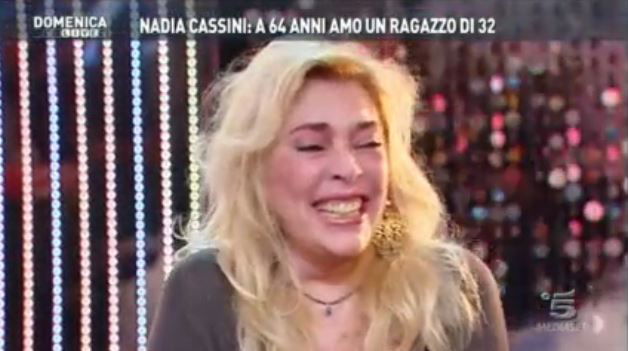 Domenica Live, Nadia Cassini in stato confusionale. La D’Urso: “Non stai bene, credo tu abbia un miscuglio strano in corpo” preview