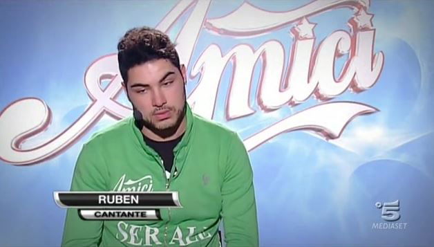 Amici 12, Ruben primo allievo ad accedere al serale: il riscatto dopo un anno di attesa e l’invidia di Verdiana preview