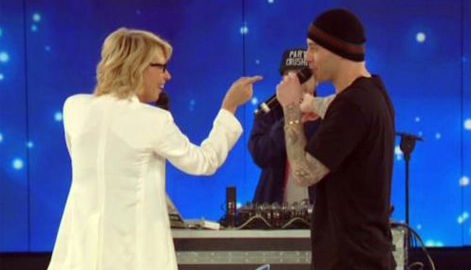 Amici 12, Maria De Filippi: “Moreno ha creato solidarietà nel suo mondo, ecco perché Fibra lo sta aiutando” preview