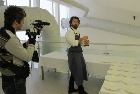 Il Testimone, Pif racconta il fenomeno mediatico della cucina con Carlo Cracco, stasera su MTV preview