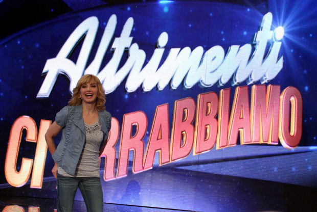 Altrimenti ci arrabbiamo, stasera la prima puntata su RaiUno: al via la sfida contro il serale di Amici 12 preview
