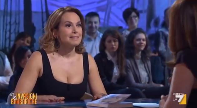 Barbara D’Urso a Le Invasioni Barbariche: botta e risposta con una Bignardi impreparata preview