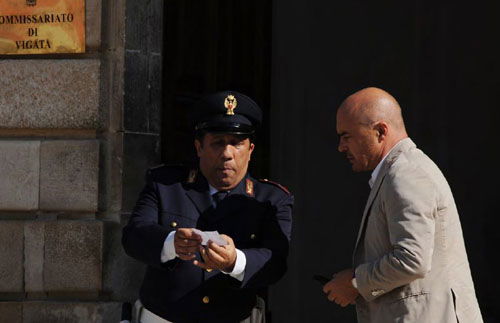 Il Commissario Montalbano, il primo episodio: Il Sorriso di Angelica – TRAMA article-post