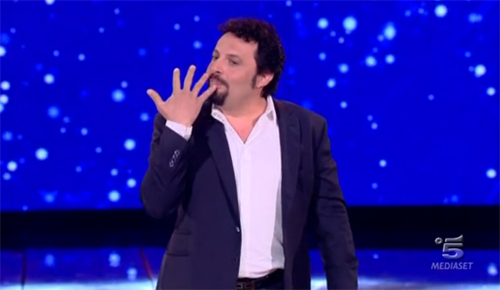 Amici 12, terzo serale: il monologo di Enrico Brignano – VIDEO preview