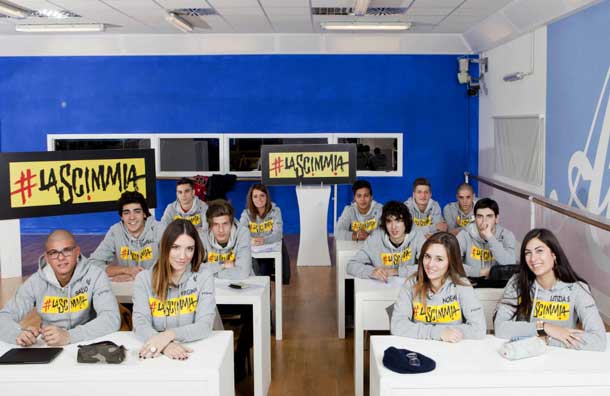 La Scimmia torna in Tv: senza Maria De Filippi, Amici e su La5 preview