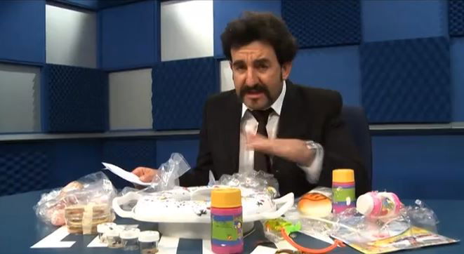 Le Iene: Luigi Pelazza aggredito da un gruppo di cinesi; privilegi agli ex Parlamentari; Fiorello vittima di Pio e Amedeo preview