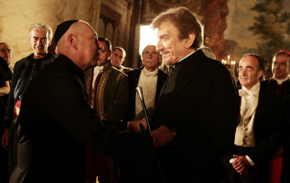 Ascolti Tv, 8 aprile 2013: L’Ultimo Papa Re a 6,1 mln; Tre all’improvviso a 3,2 mln; Arrow a 2,7 mln preview