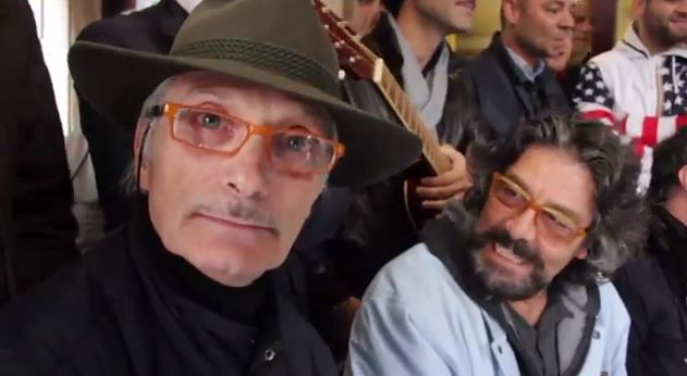 Uomini e Donne, Maria De Filippi all’Edicola Fiore: “Aspettiamo John Wayne al trono over” – VIDEO preview