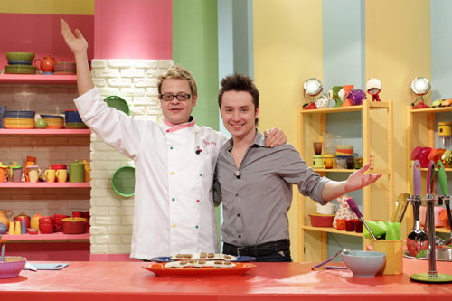 Help Kitchen – Party con Spyros, da oggi su DeAKids con Spyros, Matteo Macchioni, Mr Brown e Tata Adriana preview