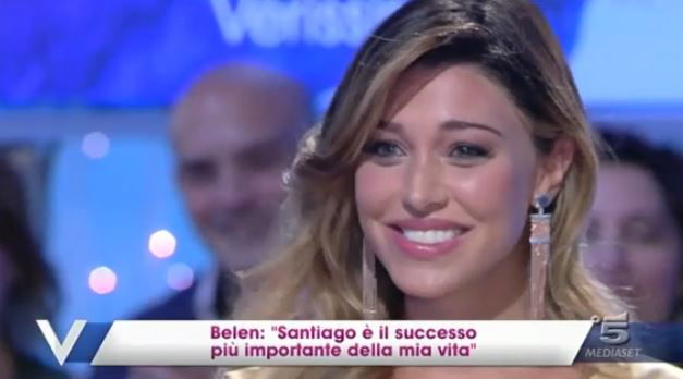 Belen Rodriguez a Verissimo: “Santiago assomiglia a Stefano, ma ha l’espressione di Virginia Raffaele” – FOTO preview