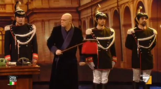 Crozza nel Paese delle Meraviglie, Napolitano raccoglie fondi per Letta – VIDEO preview