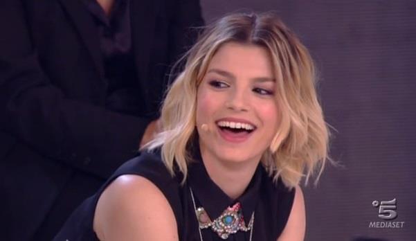 Domenica In, Lorella Cuccarini celebra il matrimonio di Valeria Marini ed intervista Emma preview