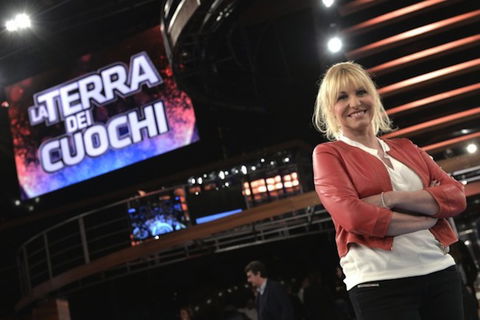La terra dei cuochi come Amici di Maria De Filippi? Antonella Clerici ci sta pensando preview