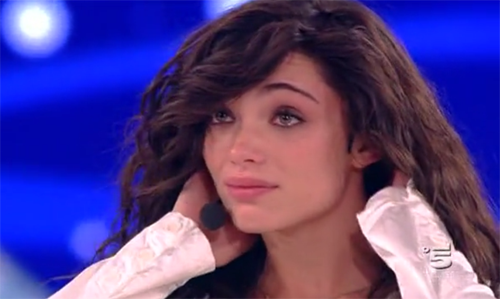 Amici 12, sesto serale: Lorella eliminata; Miguel Bosè lascia il programma tra le lacrime di Emma preview