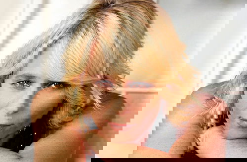 Maria De Filippi è la vera cattiva maestra d’Italia: parola di don Luigi Merola preview