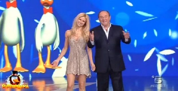 Paperissima, stasera la sesta puntata: Ezio Greggio, Manuela Arcuri e Juliana Moreira ospiti article-post