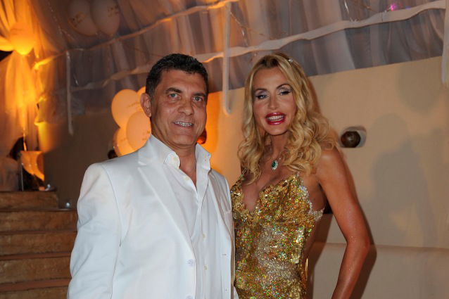 Valeria Marini sposa in abito dorato: il matrimonio oggi in diretta tv su RaiUno preview