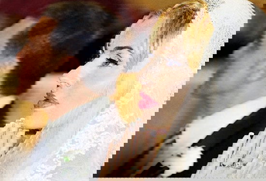 Valeria Marini furiosa: amiche “poco chic” come il matrimonio preview