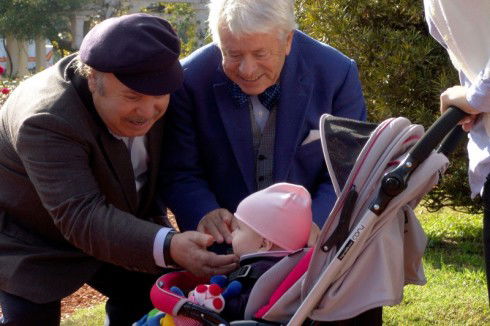 Tutti i padri di Maria, la prima parte della miniserie con Lino Banfi e Lino Toffolo stasera su RaiUno preview