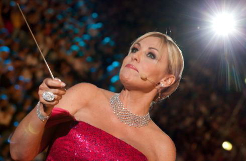 Arena di Verona 2013, stasera su RaiUno l’evento dedicato a Pavarotti condotto da Antonella Clerici preview