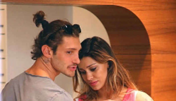 Stefano De Martino su Emma e Marco Bocci: “Sono davvero contento; auguro possa crearsi anche lei una famiglia” preview