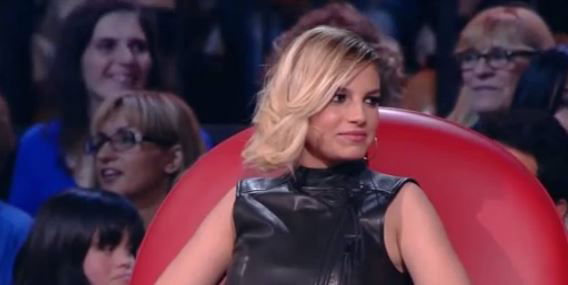 Amici 12, Miguel Bosè stuzzica Emma sulla storia con Marco Bocci: “Vi lascio un mese e c’è chi si fidanza” preview