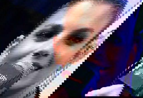 Emma Marrone Live per Cubomusica: si arrabbia al nome di Marco Bocci urlato dai fan preview