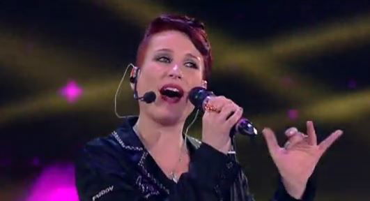 Amici 12, il nuovo inedito di Greta: Bussi alla mia porta – TESTO e VIDEO preview