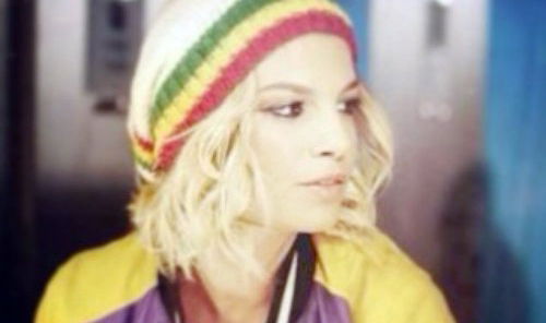 Emma si arrabbia su Twitter: “Se scambiate l’energia per presunzione vi meritate un fiume di fig*e lesse” preview