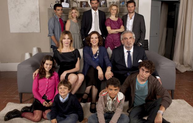 Una grande famiglia 2: Stefania Sandrelli anticipa le novità della nuova stagione article-post
