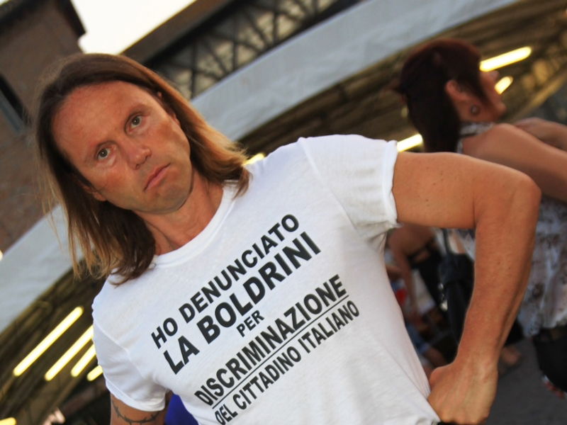 Isola dei Famosi, Davide Fabbri e le banane lanciate al ministro Kyenge preview