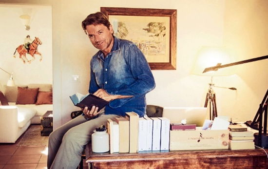 Alessio Vinci: “Cosa avrebbero fatto Santoro e Travaglio senza Berlusconi? Mediaset non mi ha capito” preview