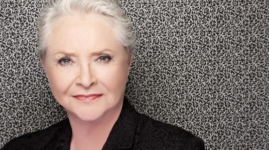 Beautiful anticipazioni, oggi muore Stephanie Forrester. L’attrice confessa: “Non mi manca la soap” article-post