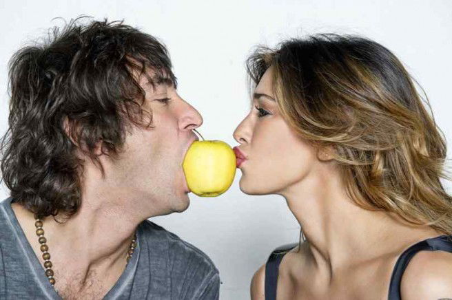 Simone Annicchiarico e la dichiarazione di amore a Belen Rodriguez: “La amo, farei di tutto per lei” article-post