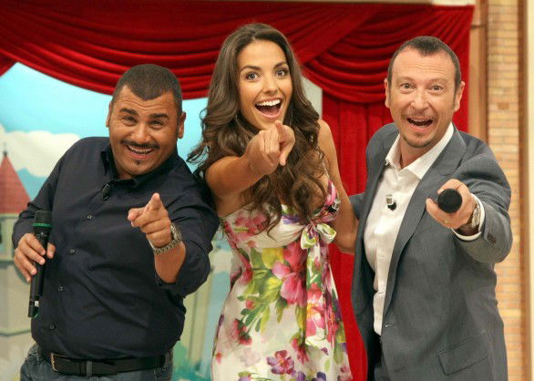 Mezzogiorno in Famiglia, da oggi su RaiDue con Amadeus, Laura Barriales, Sergio Friscia e l’oroscopo di Paolo Fox preview