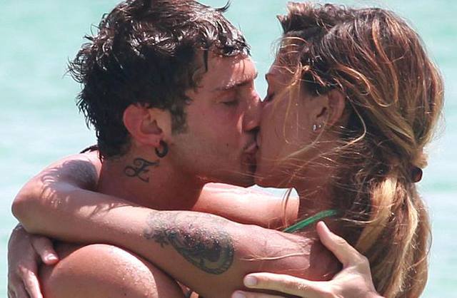 Matrimonio Belen Rodriguez e Stefano De Martino: Verissimo svela i bozzetti degli abiti – FOTO preview