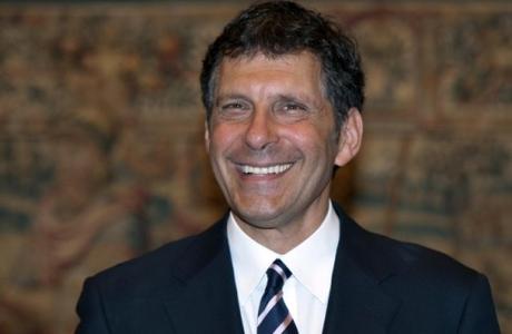 Tutti a scuola, questo pomeriggio con Fabrizio Frizzi: Chiara, Baglioni, Luca Zingaretti e Flavio Insinna ospiti preview