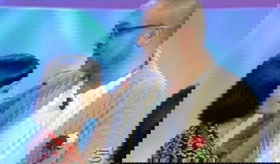 Uomini e Donne anticipazioni trono over: Massimiliano e Karine si baciano, Rossella lascia lo studio preview