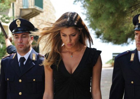Il Commissario Montalbano – Il campo del vasaio stasera su RaiUno: Belen Rodriguez sfida Marco Bocci preview