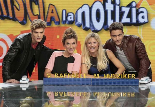 Striscia la Notizia anticipazioni: Pierpaolo ed Elia i nuovi Velini; imitazione di Papa Francesco preview