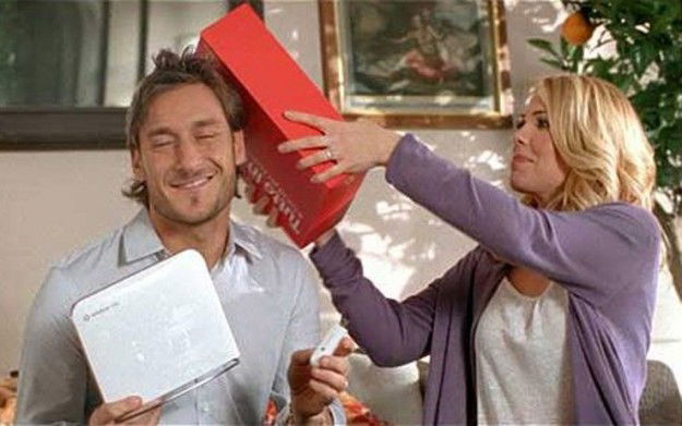 Ilary Blasi e Francesco Totti: protagonisti di una sit-com Mediaset? Loro gli eredi di Sandra e Raimondo Vianello preview