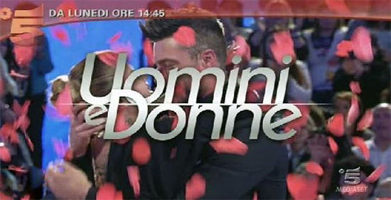 Uomini e Donne anticipazioni: riapre i battenti oggi pomeriggio su Canale 5 la trasmissione di Maria De Filippi preview