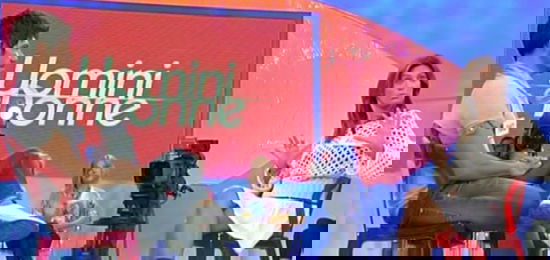 Uomini e Donne, anticipazioni trono over: Barbara e Franco si sono baciati, lei si emoziona ma Tina non ci crede preview